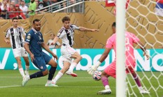 开云体育平台APP-尤文图斯客场大胜晋级，C罗破门助球队晋级