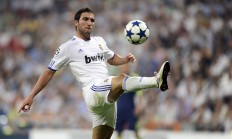 开云体育官网-西决生死战之夜，莱万连续得分拉开差距，独行侠的绝望与掘金的曙光