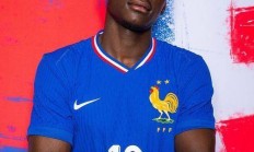 开云官网-巴黎圣日耳曼失利球迷声讨，教练面临压力的简单介绍