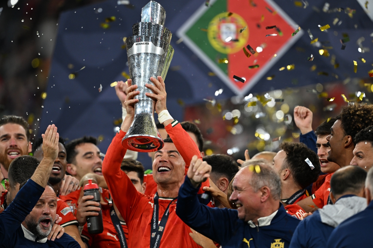 欧预赛全力登场，球员拼尽全力争夺晋级机会