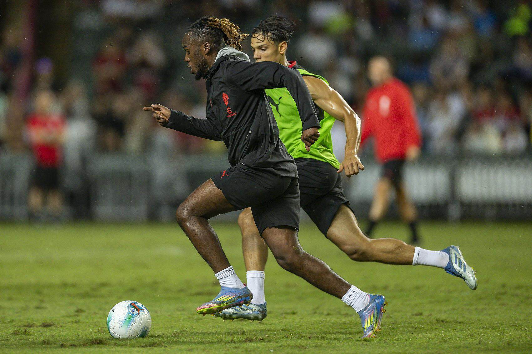 欧冠热门：利物浦横扫AC米兰，提前锁定小组出线资格的简单介绍