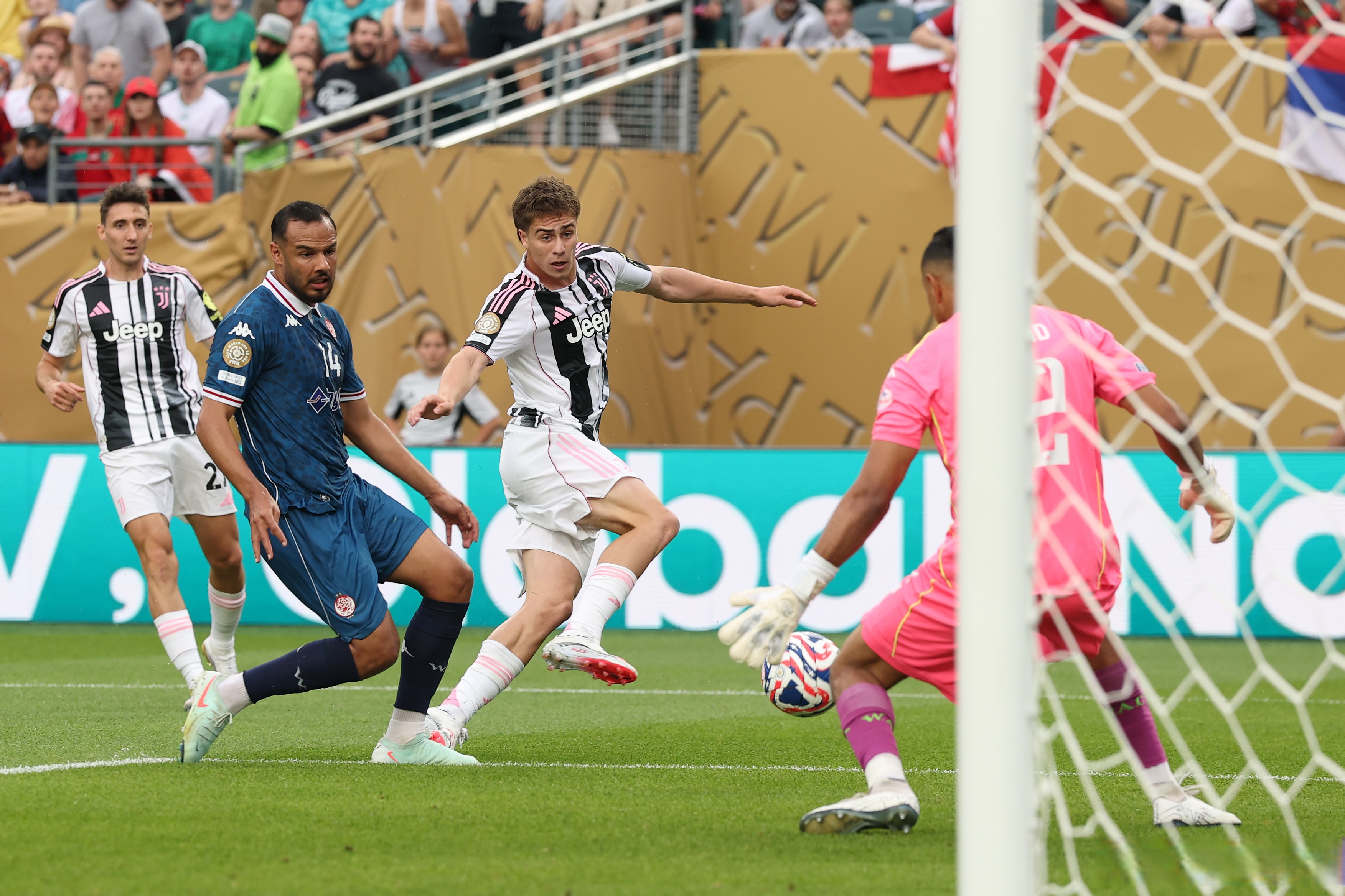 尤文图斯客场大胜晋级，C罗破门助球队晋级