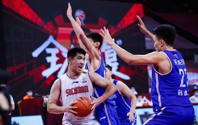 广西男篮坚守主场，实现连胜