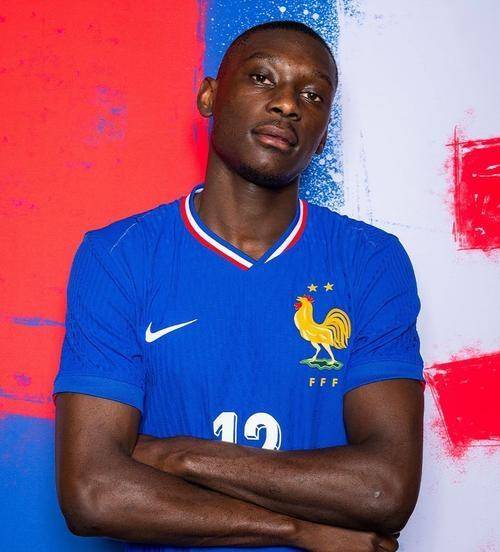 巴黎圣日耳曼失利球迷声讨，教练面临压力的简单介绍