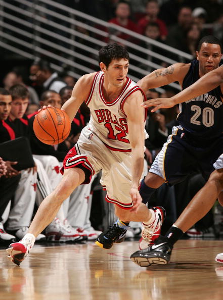 灰熊客场击败公牛,取得关键胜利! 灰熊客场击败公牛,取得关键胜利!