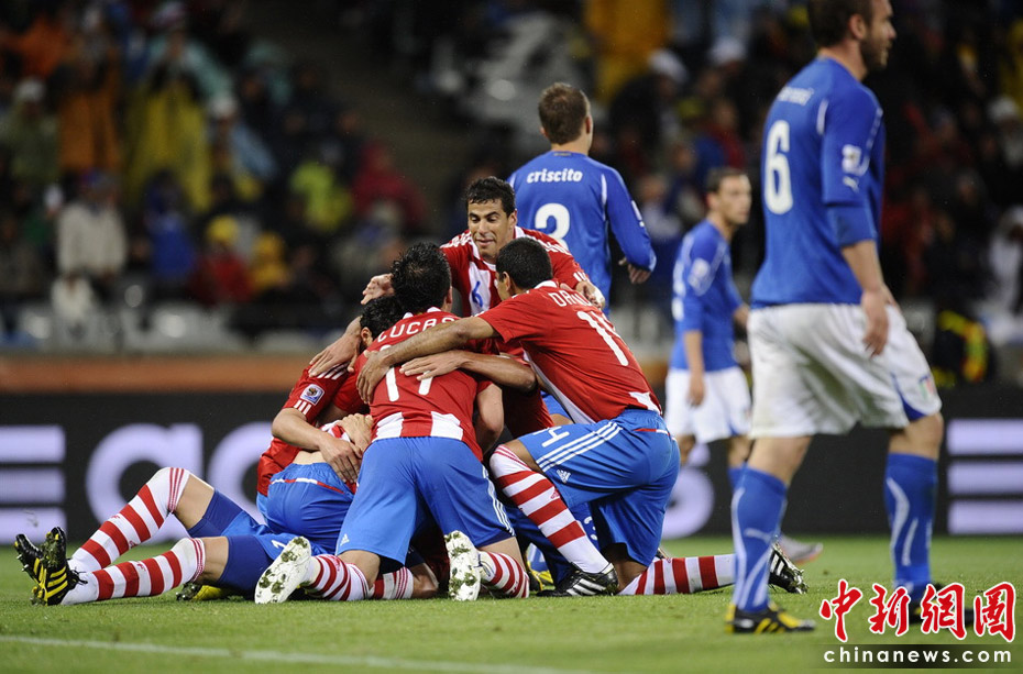 意大利鏖战丹麦，德容送出助攻