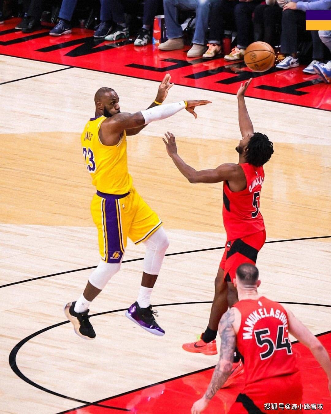 爵士碾压猛龙，詹姆斯关键制胜