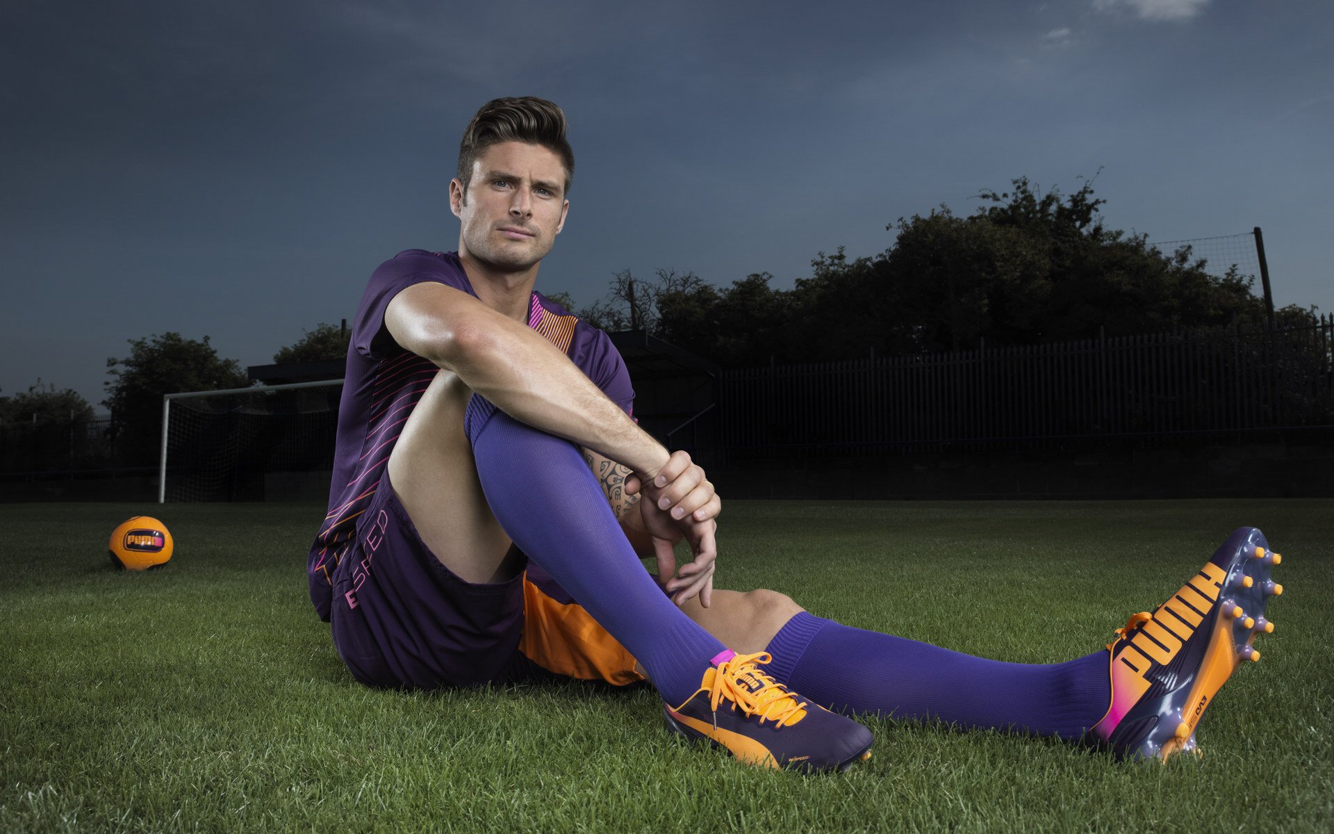 从洪都拉斯足球到F1赛道，强势晋级的艺术与阿克在街道的统治力