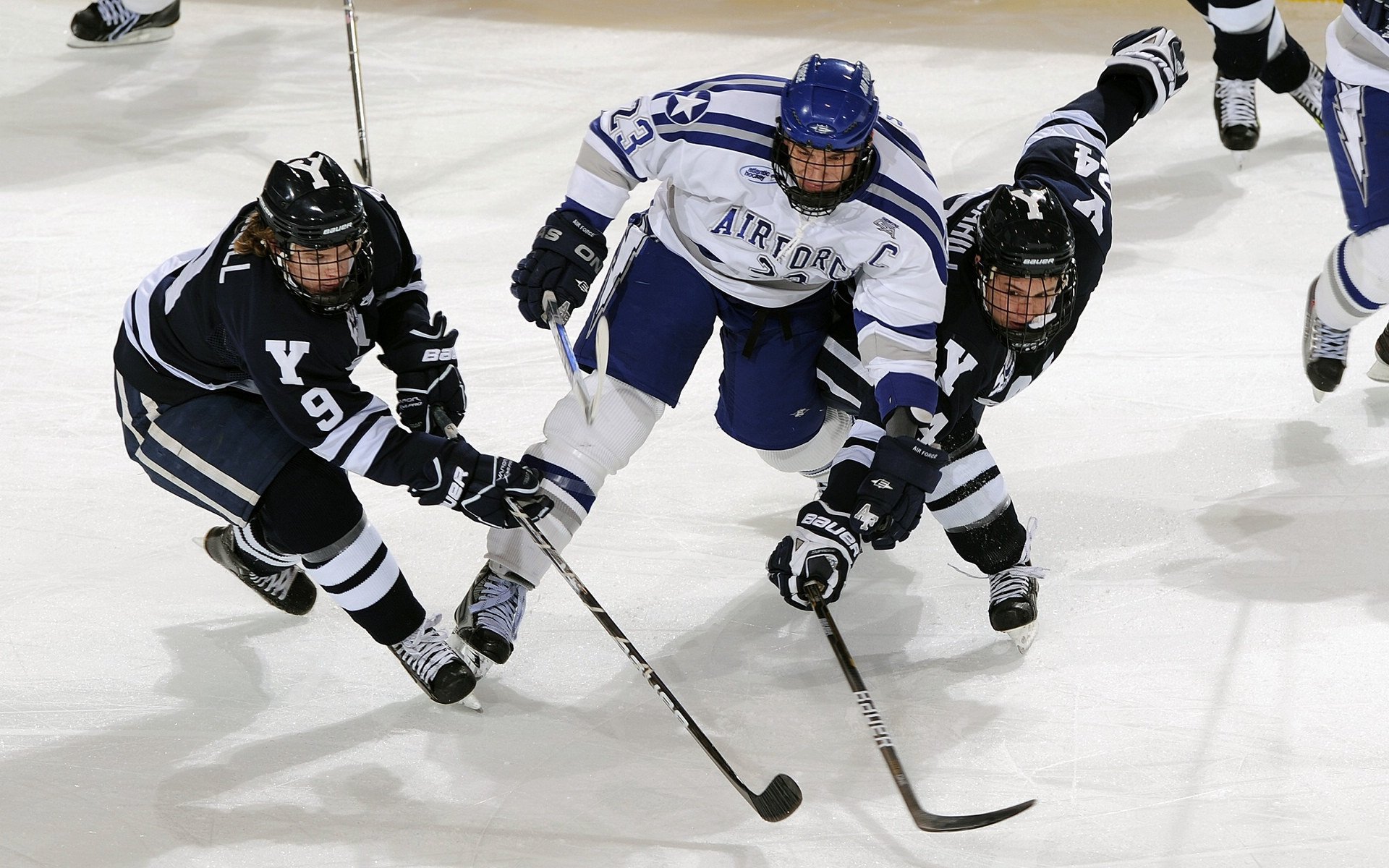 绿茵场与硬木地板的交响，当德甲争冠战焦点遇上湖人碾压勇士的统治力
