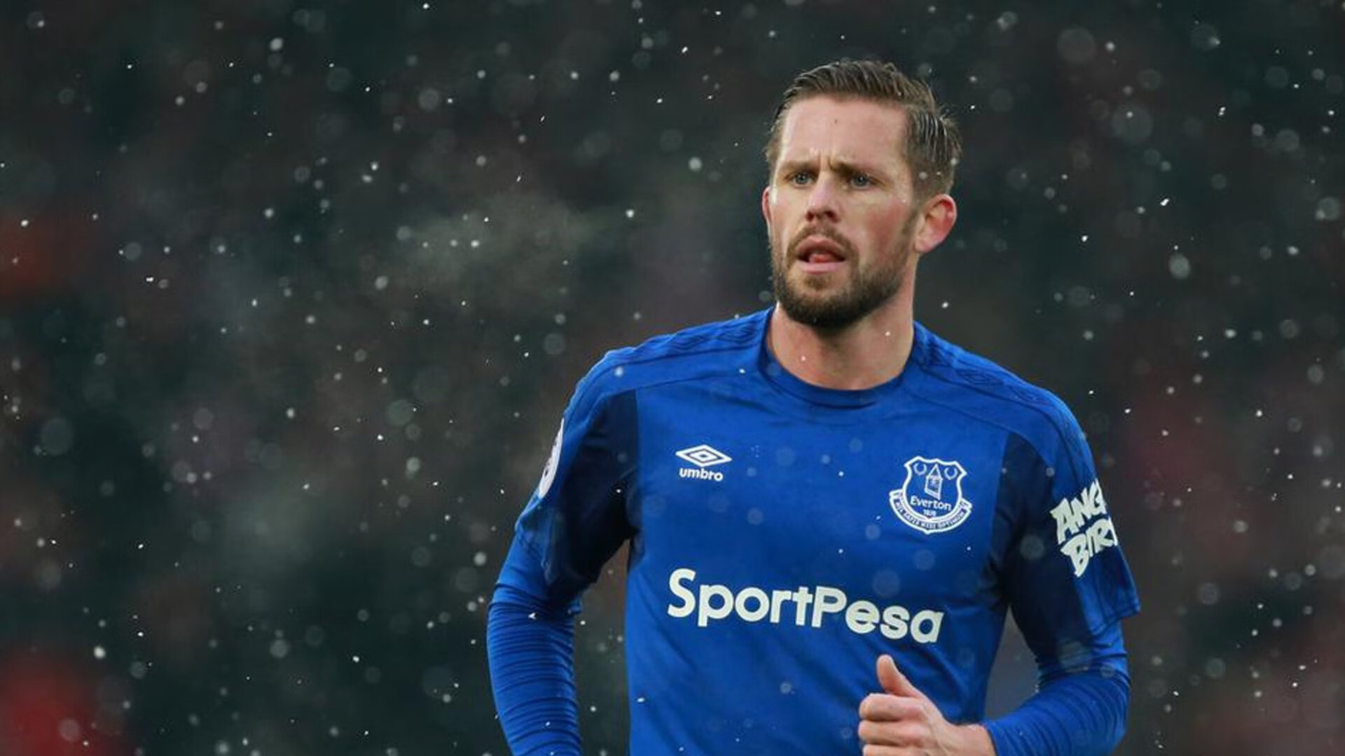 当梅西的利刃刺穿哥斯达黎加，摩洛哥的叹息墙下回荡着足球的两种孤独